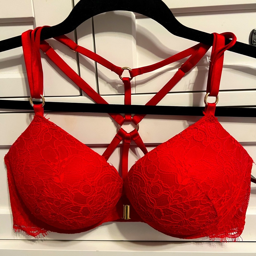Victorias Secret Bombshell Red Lace ring strap push up Bra 36C Like New.